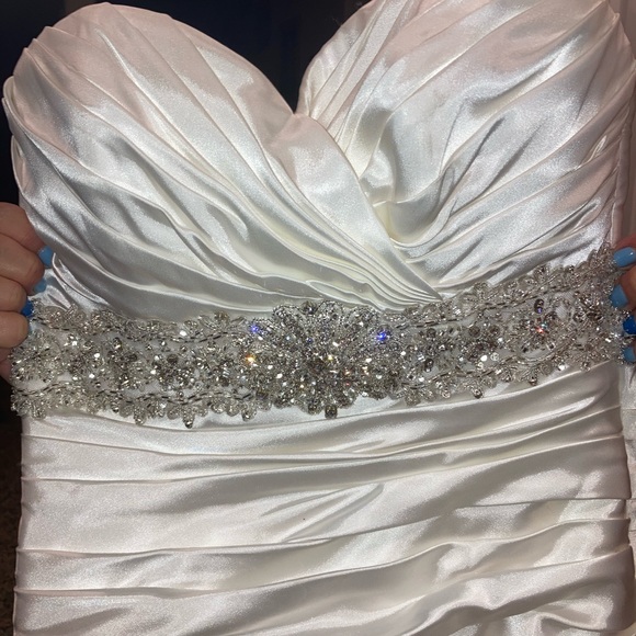 Strapless Wedding Dress size 4 - Picture 2 of 7